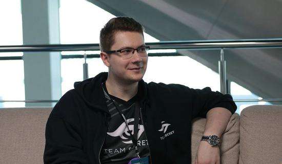 先或犯规干 先或犯规干